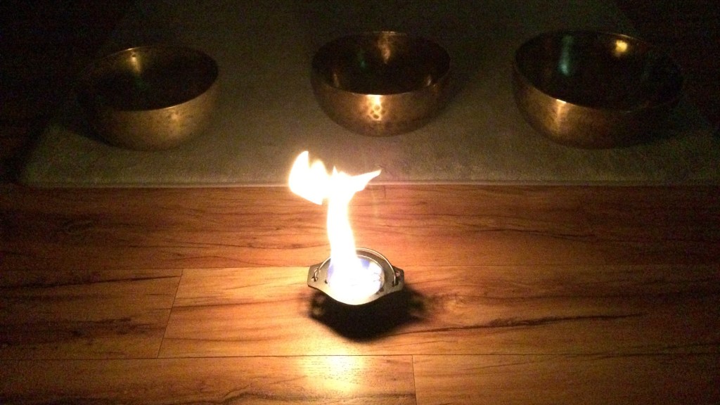 居家淨化：燒海鹽/草藥/火盆工作