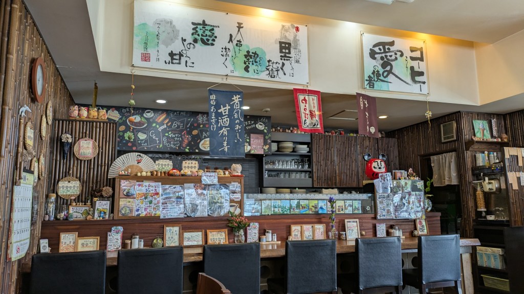 大阪精緻早午餐雙人僅約台幣728元,超市海膽一盒300台幣即可實現海膽自由,生魚片、和牛自煮更划算。9天伙食費總計一萬八台幣,日均兩千元包含三餐與點心,超高CP值日本美食。